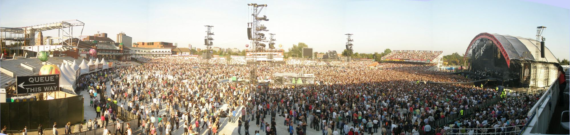 Crowd panorama for Coldplay at Lancashire Cricket Ground, 2009